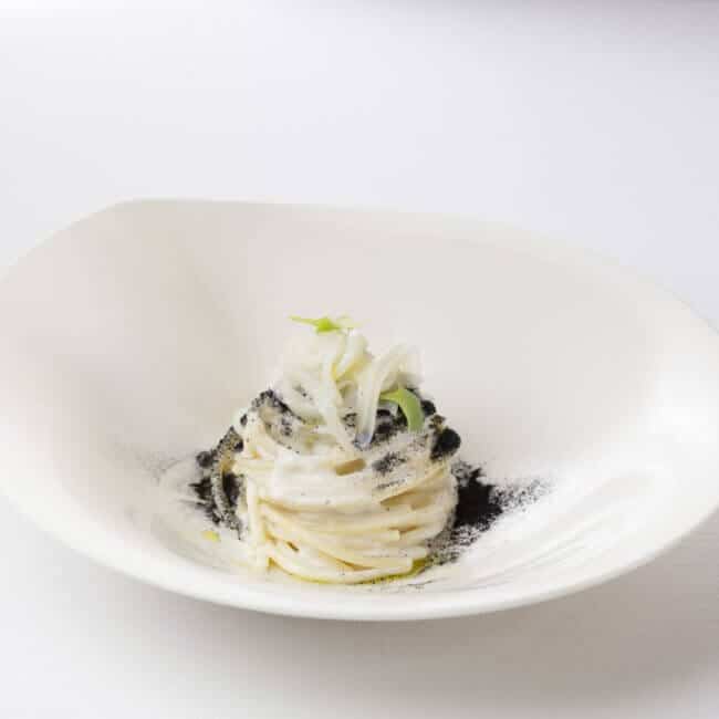 Spaghetti bianco e nero di seppia dell'Osteria Il Moro Trapani